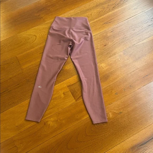 ALO Yoga 7/8 High Waist Air Lift Legging Soft Mulberry - Picture 7 of 13